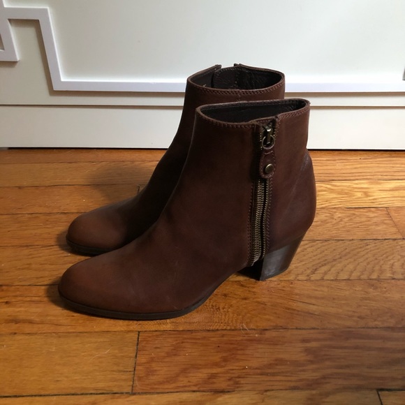 Stuart Weitzman Shoes - Stuart Weitzman Leather Bootie 5.5